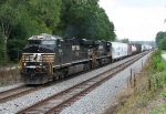 ES40DC duo pulling NB freight 